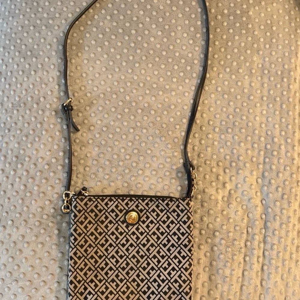 Stylish Black and Tan Women’s Tommy Hilfiger Crossbody Bag
